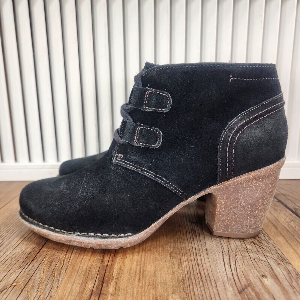 Clarks Artisan Carleta Lyon Womens Sz 10M Black Suede Heeled Ankle Booties Boots - Picture 3 of 12